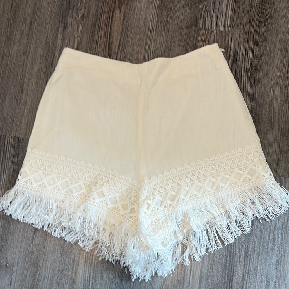 Elegant Gianni Bini Cream Fringe Embroidered Women's Shorts